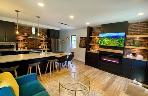 Kingsville House | QUEEN AND MILL, Queen & Mill - Stylish Getaway Steps to Spa, Restaurants, Cafes & Park