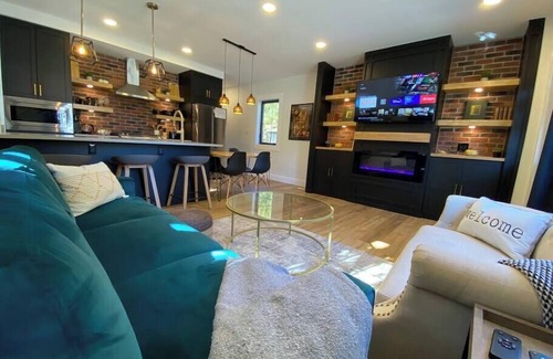Kingsville House | QUEEN AND MILL, Queen & Mill - Stylish Getaway Steps to Spa, Restaurants, Cafes & Park