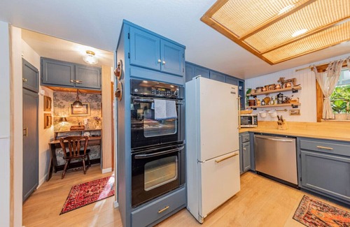 Oakhurst Villa | Queen Anne Villa by Bass Lake, 20 min to Yosemite