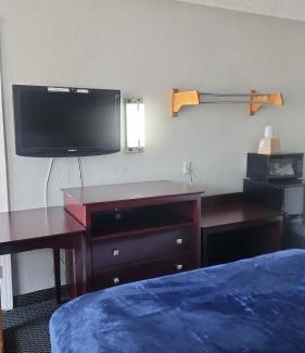 Amarillo Apartment | Queen Bed Hotel Room 128