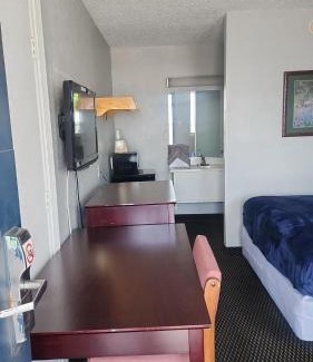 Amarillo Apartment | Queen Bed Hotel Room 128