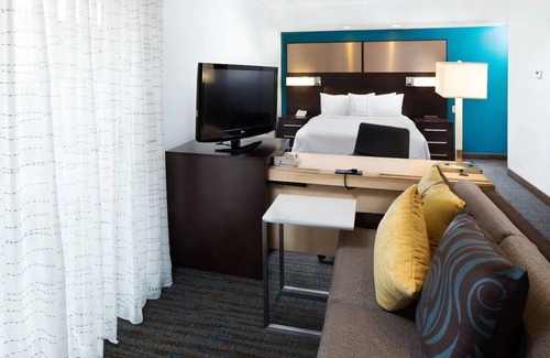 Highland Hotel | Queen Bed Suite with Sofa, Full Kitchen, Ideal for Denver Explorers