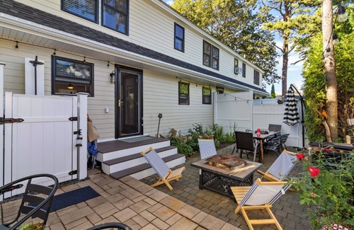 Ogunquit House | QUEEN BEE, The Hive Vacation Getaway