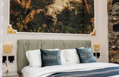 San Vincenzo House | Queen Catlleya Suite