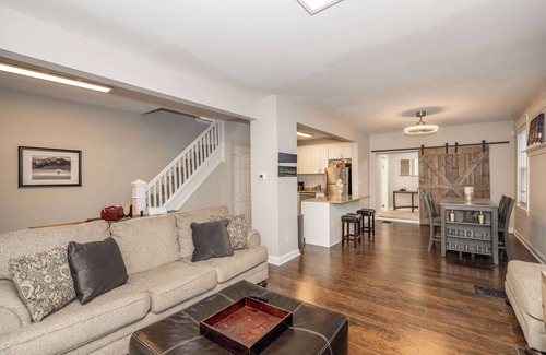 Walnut Hills House | Queen City Homestead – For 6!
