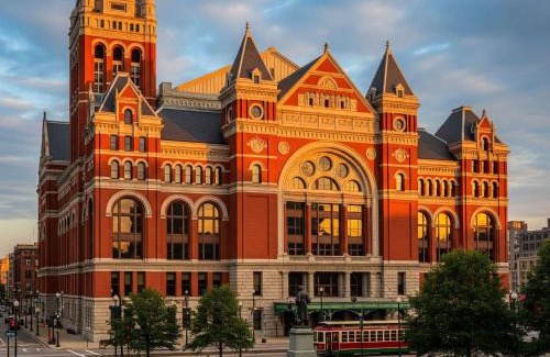 Mount Auburn House | Queen City Views Suites