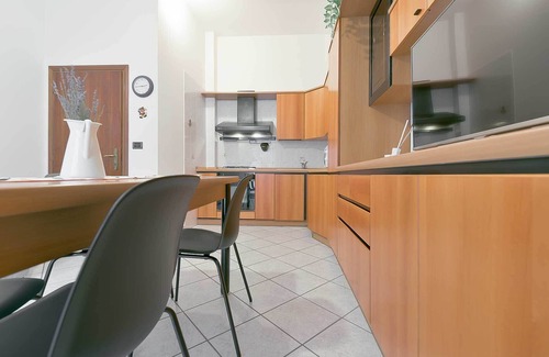 Saragozza-Porto Apartment | Queen Home Bianca - Two Bedroom Apartment, Sleeps 6