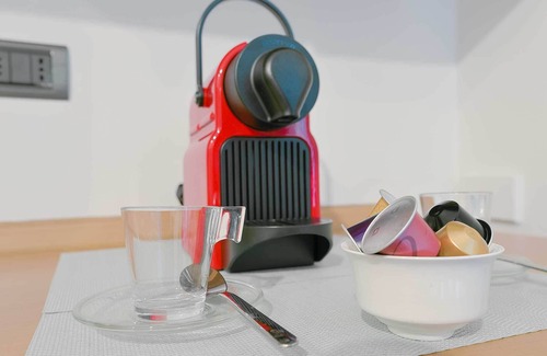 Saragozza-Porto Apartment | Queen Home Bianca - Two Bedroom Apartment, Sleeps 6