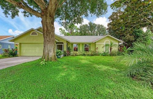 Whitfield House | Queen Palm Villa