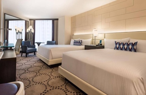 Las Vegas Hotel | Queen Room at a Hotel