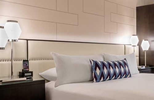 Las Vegas Hotel | Queen Room at a Hotel