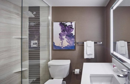 Las Vegas Hotel | Queen Room at a Hotel