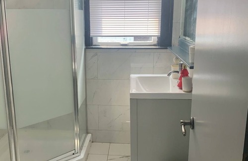 North End House | Queen Room at Blue House