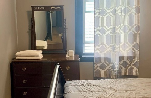 North End House | Queen Room at Blue House