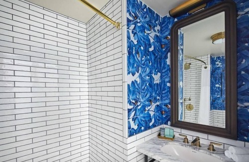Downtown Los Angeles Hotel | Queen Room at Hotel Figueroa | Pet-friendly Stay w/Pool & Close to MOCA