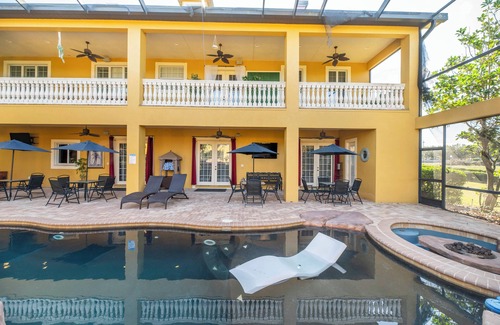 Lakeland House | Queen Room at Opal Oaks Micro Resort - Pool, Hot Tub, Sauna, Billiards