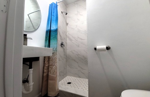 Tallahassee House | Queen room: in a duplex near FSU, shared bath-3