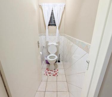 Windhoek House | Queen Room, Near City Centre Windhoek