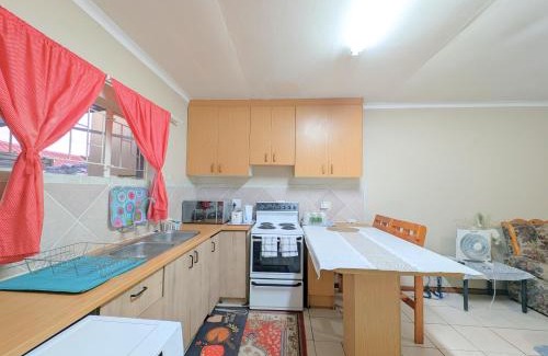 Windhoek House | Queen Room, Near City Centre Windhoek