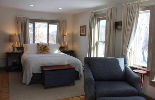 Keene Bed & Breakfast | Queen Room with Mtn Views