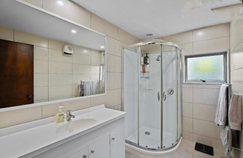 Fernhill House | Queen's Fernhouse Mountain View Holiday Home