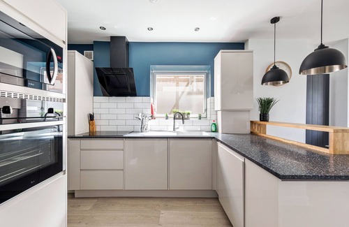 Queen's Park Apartment | Queen's Park Duplex Apartment