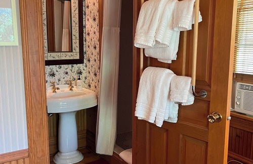 Bayfield Bed & Breakfast | Queen's View B&B- Bill's Suite, Lake Views, balcony, Sauna, Pool, Bayfield, WI