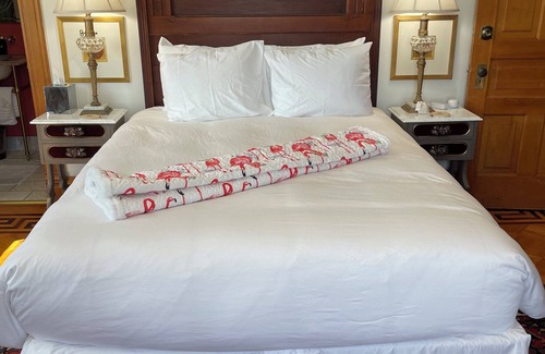Bayfield Bed & Breakfast | Queen's View B&B- Maggie's Suite, Lake views, Sauna, Pool, Gardens, Bayfield, WI