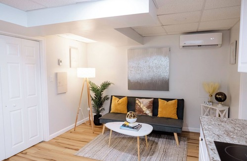 Mount Pleasant Apartment | -Queen+Sofa Bed-“Modern/Cozy/Lovely” Casita CoNeJo