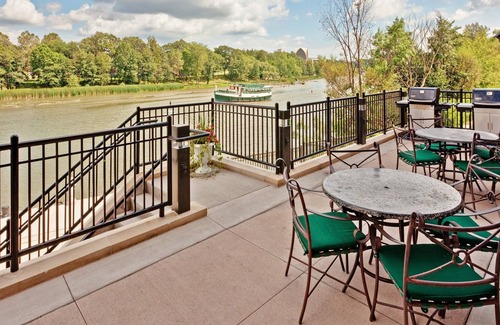 Rochester Condo | Queen Suite with In-Suite Conference Space Near the University of Rochester