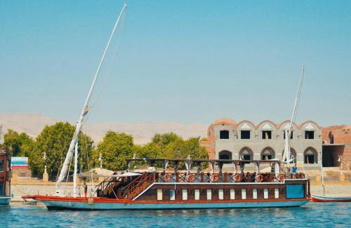 Luxor Boat Rental | Queens By TIME