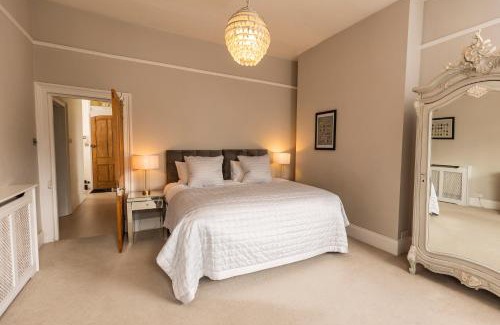 Cheltenham Apartment | Queens Circus - Montpellier, Central Cheltenham