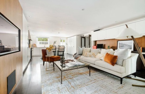 Brompton & Hans Town House | Queens Gate Estate (QGE283)