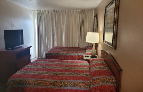 Old Northwood Historic District Hotel | Queens Lodge Motel