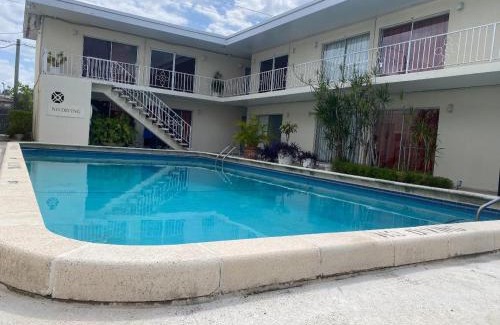 Old Northwood Historic District Hotel | Queens Lodge Motel