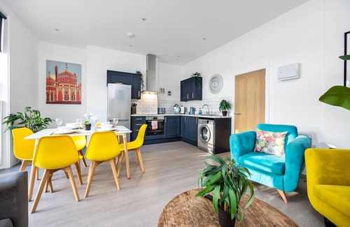 Brighton City Centre Apartment | Queens Mile 1 with Free Parking | By My Getaways