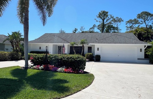 Kings Lake House | QUEENS PARK! Private Pool home in Beautiful Naples!