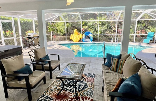 Kings Lake House | QUEENS PARK! Private Pool home in Beautiful Naples!