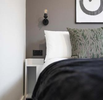 Queens Quarter Apartment | Queens Spacious 3 BDR & 2 BDR by Citygo Apartments
