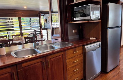 Whitfield Apartment | Queenslander apartment with plenty of space and very tropical.Sleeps six people.