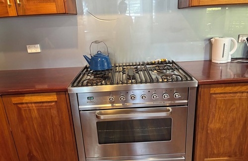 Whitfield Apartment | Queenslander apartment with plenty of space and very tropical.Sleeps six people.