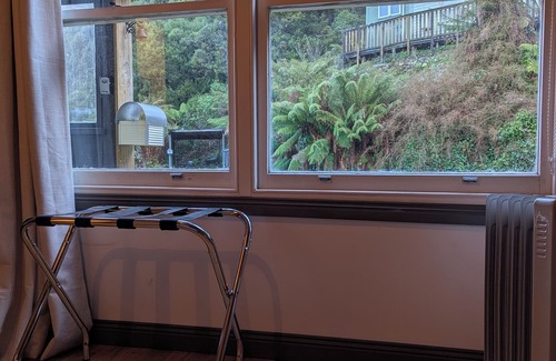 Queenstown Cottage | Quentin's Cottage - a cosy retreat by Mt Owen - close to town and trails!