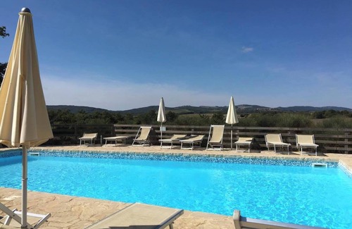 Colle di Val d'Elsa Apartment | QUERCIA apt with 3 bedrooms and 2 bathrooms in Tuscan countryside