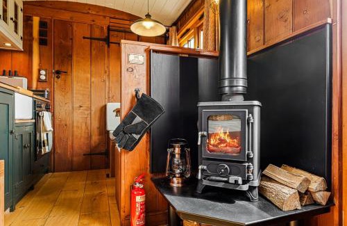 Moffat Apartment | Quercus & Redwood - Sleeps 4