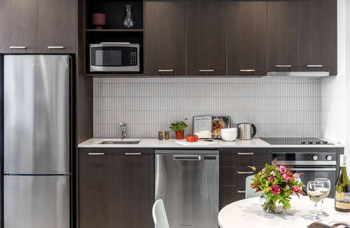 Soldiers Hill Apartment | Quest Ballarat Station