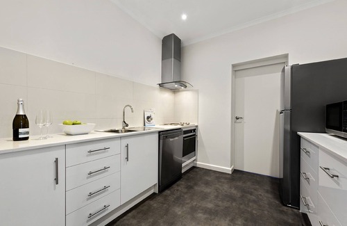 Sullivan's Cove Apartment | Quest Savoy