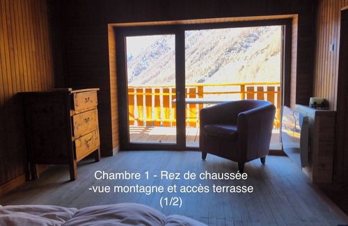 Abries Ski Chalet | Queyrassian chalet at the foot of the slopes and at the start of hiking trails