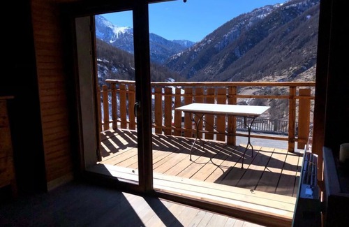 Abries Ski Chalet | Queyrassian chalet at the foot of the slopes and at the start of hiking trails