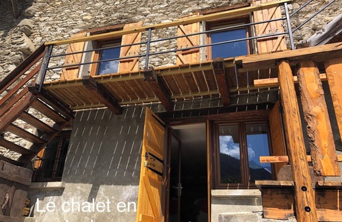 Abries Ski Chalet | Queyrassian chalet at the foot of the slopes and at the start of hiking trails