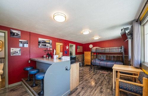 Northport House | Quick access to the city park, town boat launch and dining options.